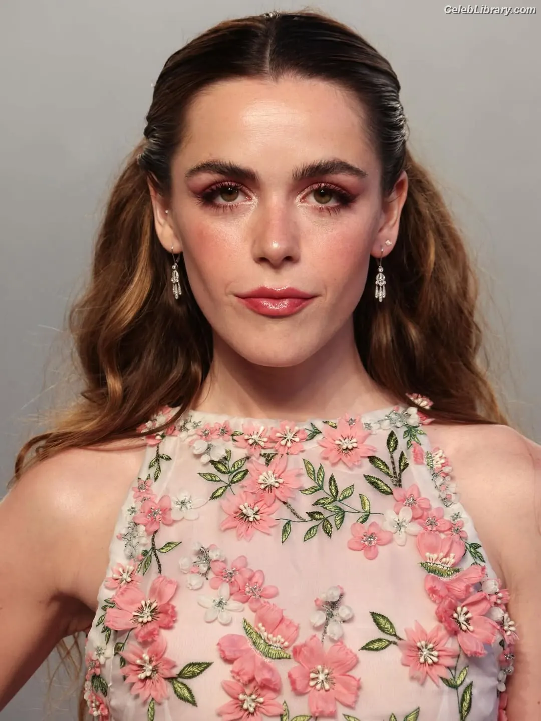 Kiernan Shipka photo 3 of 2600