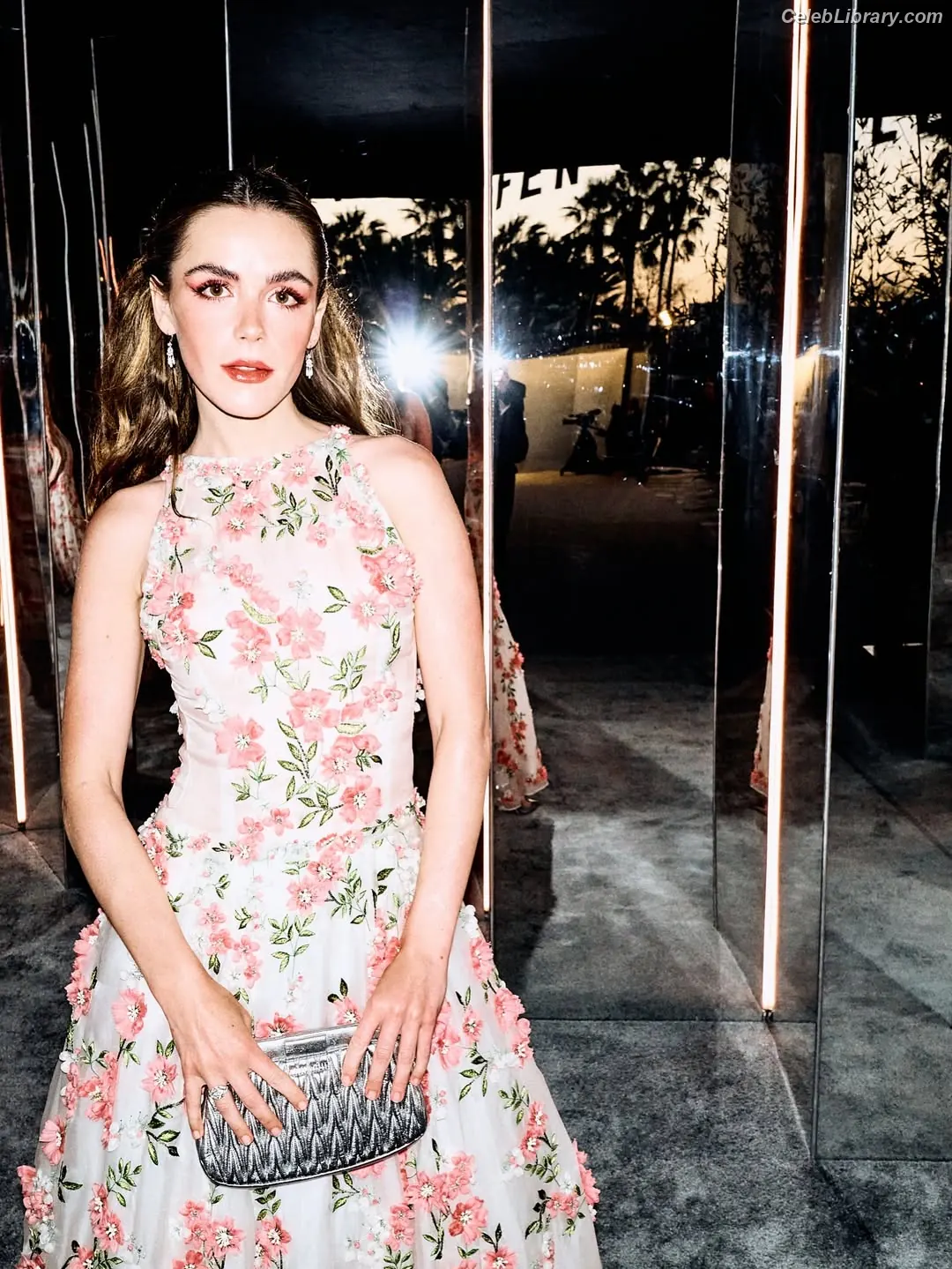 Kiernan Shipka photo 11 of 2600