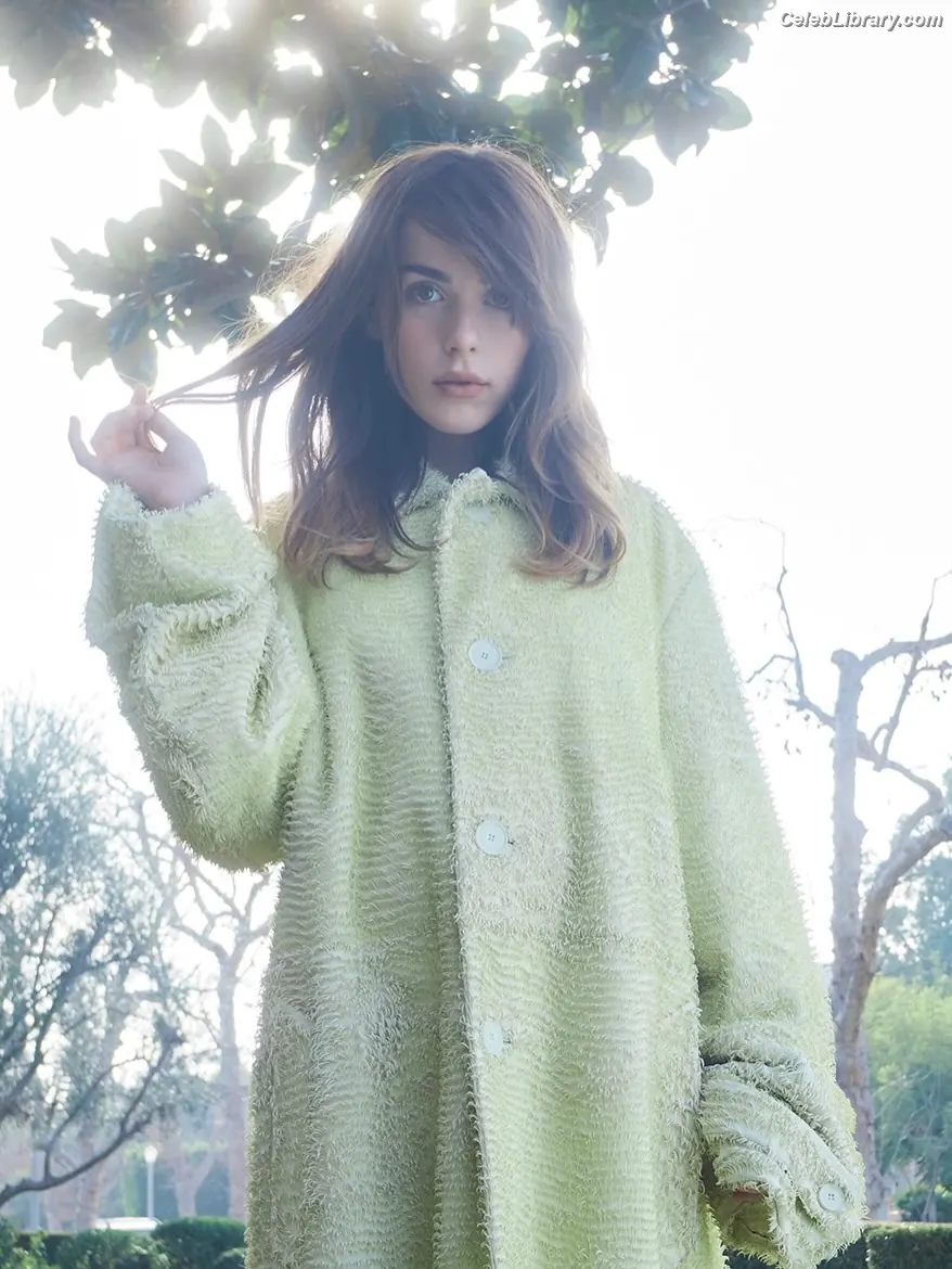 Kiernan Shipka photo 18 of 2600