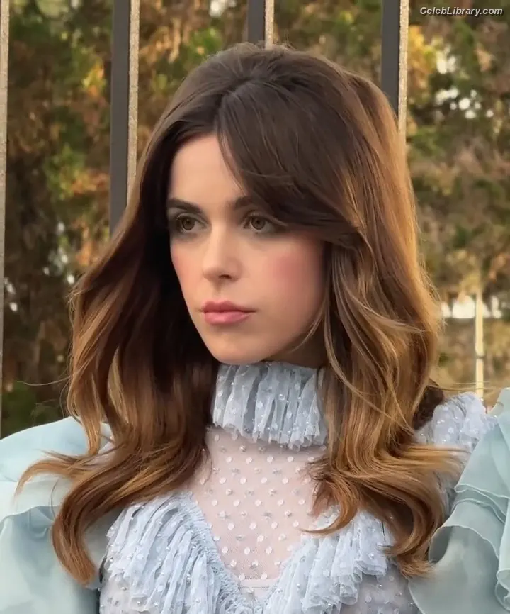 Kiernan Shipka photo 3 of 2600