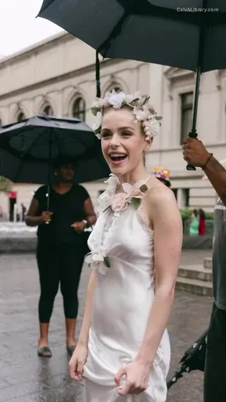Kiernan Shipka photo 4 of 2600