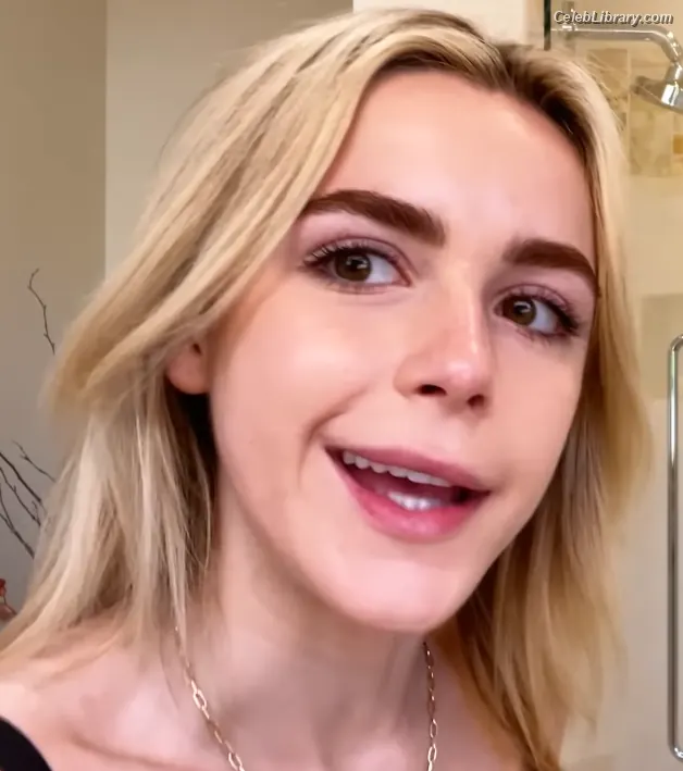 Kiernan Shipka photo 19 of 2600