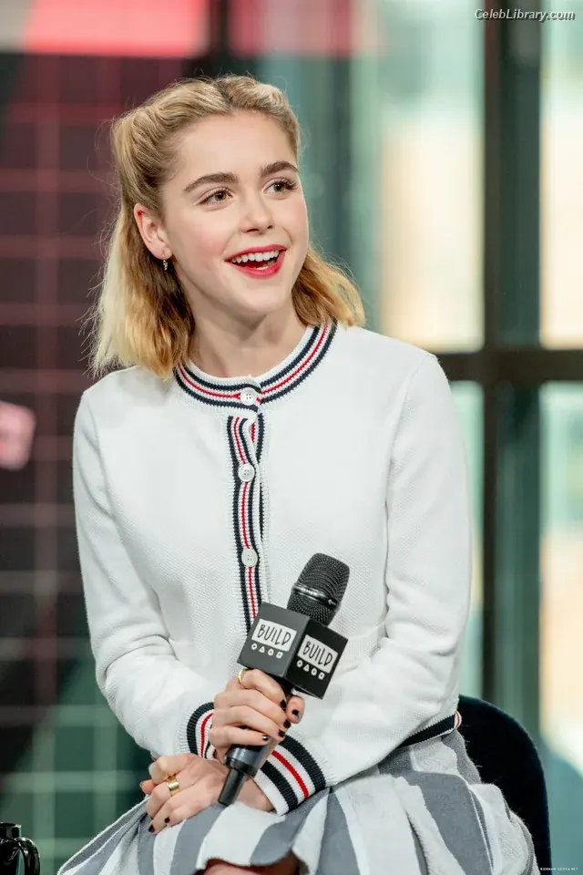 Kiernan Shipka photo 16 of 2600