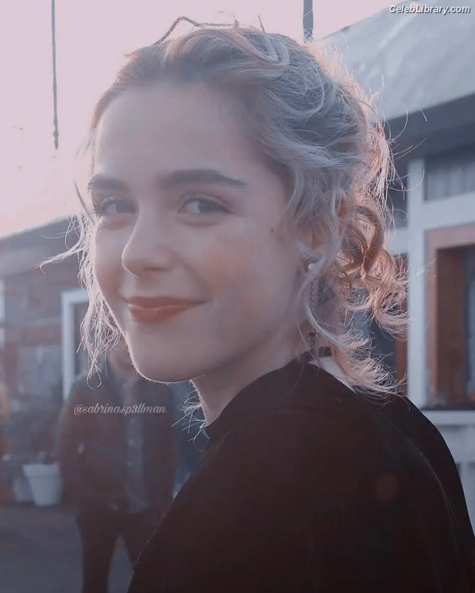 Kiernan Shipka photo 13 of 2600