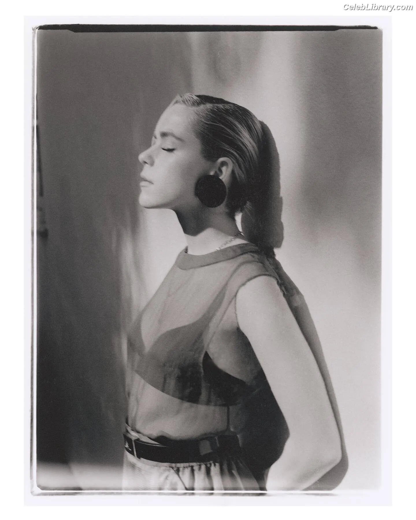 Kiernan Shipka photo 24 of 2600
