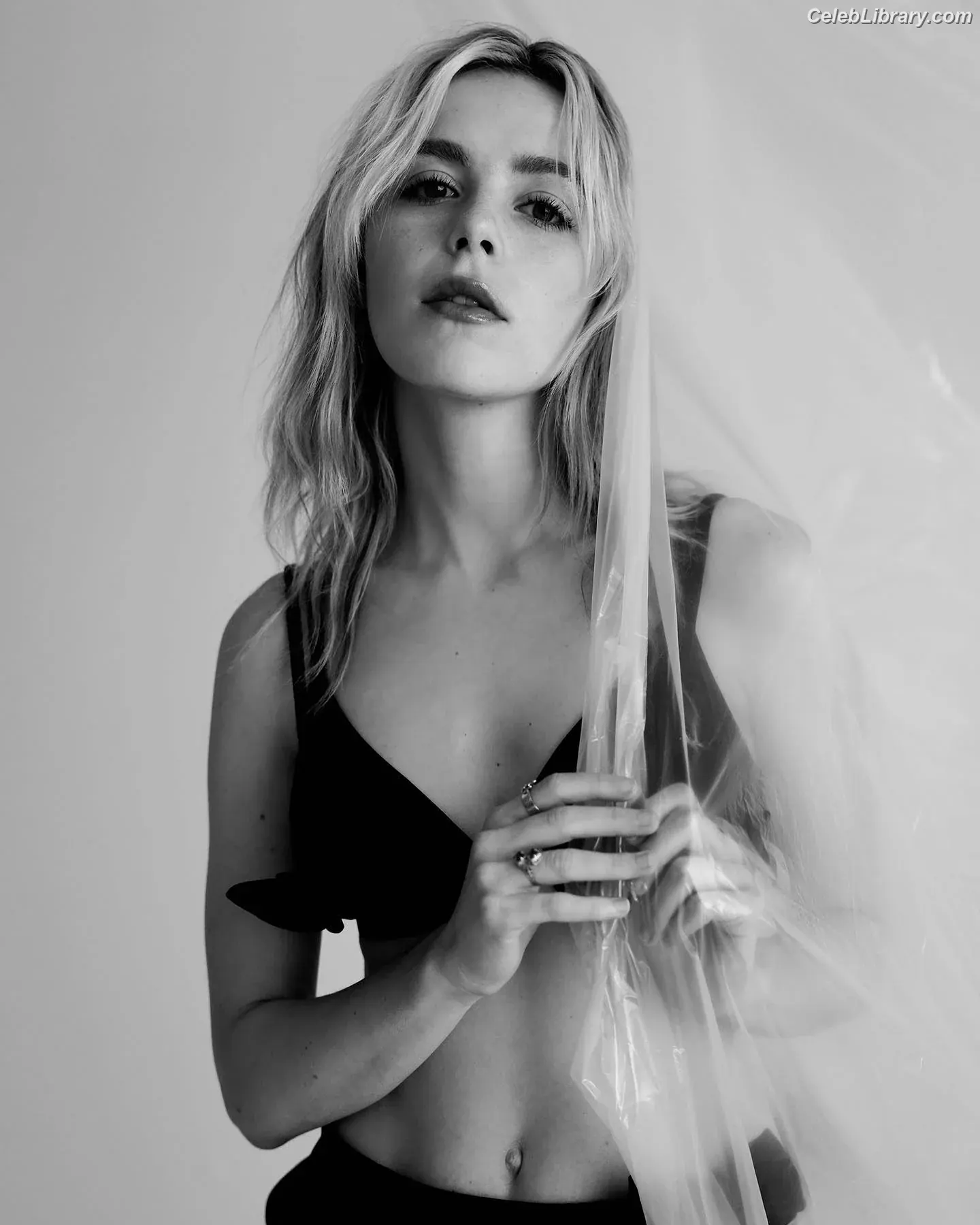 Kiernan Shipka photo 3 of 2600
