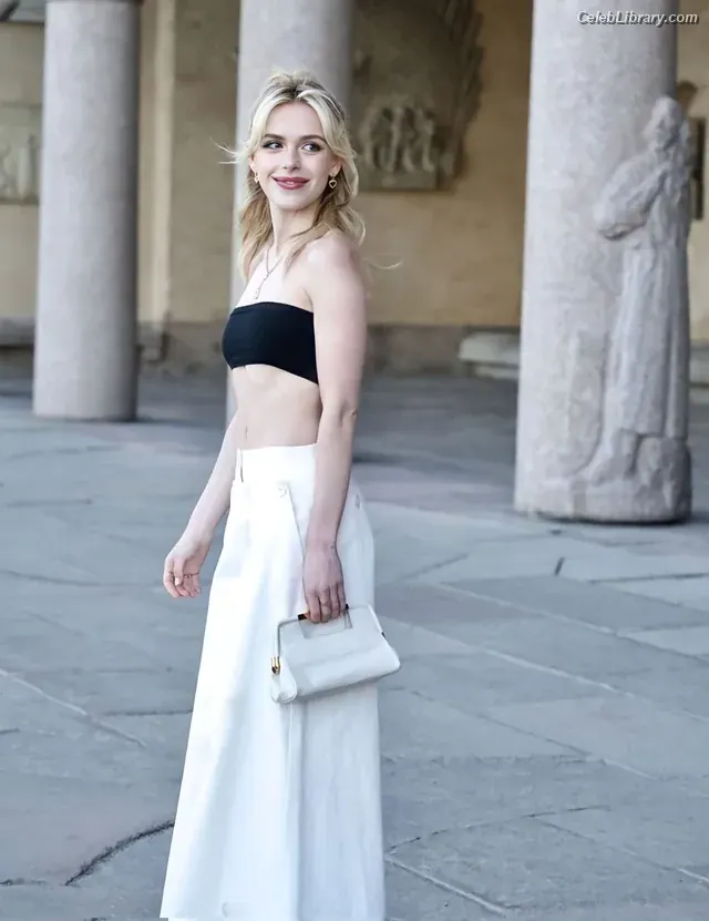 Kiernan Shipka photo 12 of 2600