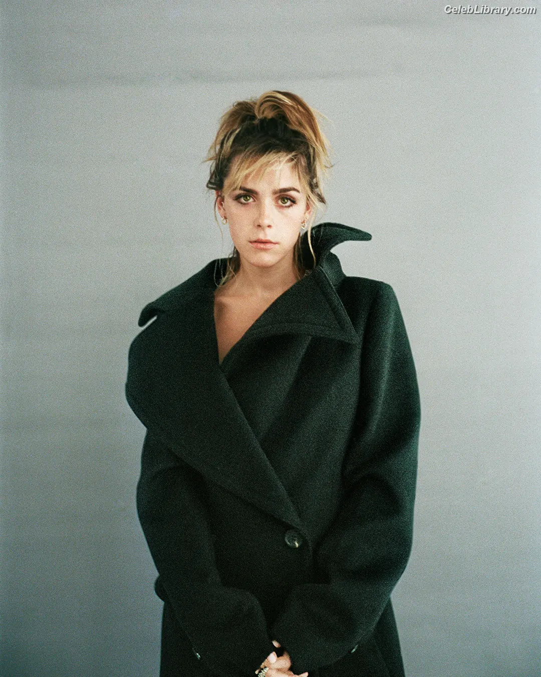 Kiernan Shipka photo 17 of 2600