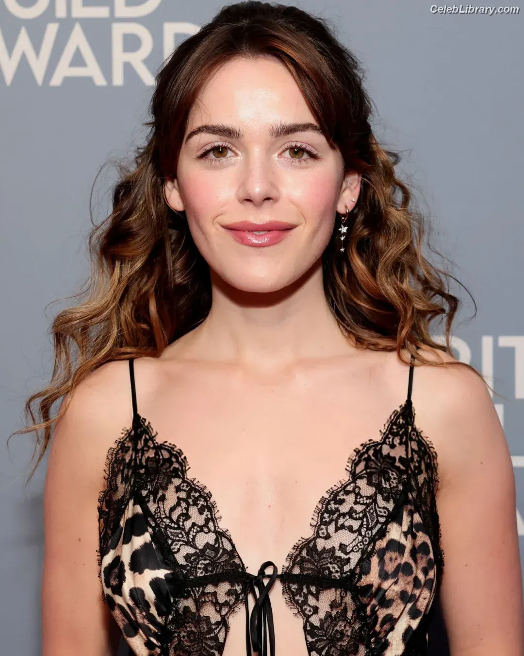 Kiernan Shipka photo 6 of 2600