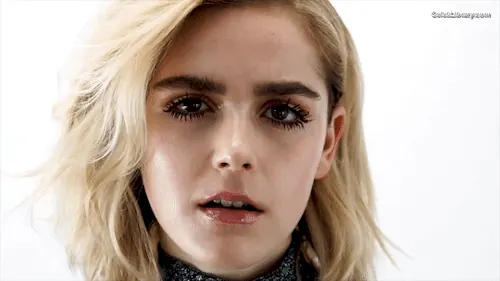 Kiernan Shipka photo 11 of 2600
