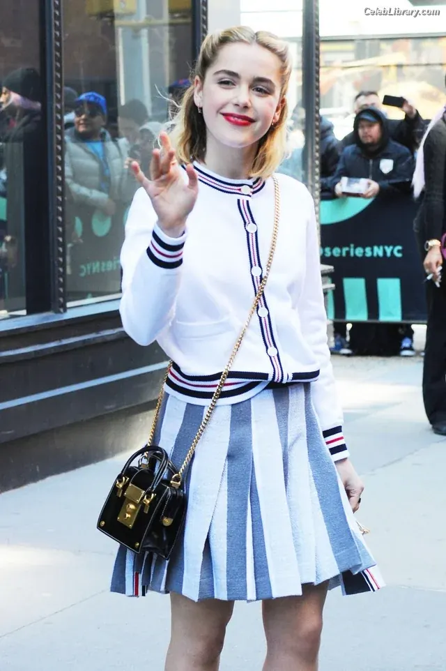 Kiernan Shipka photo 21 of 2600