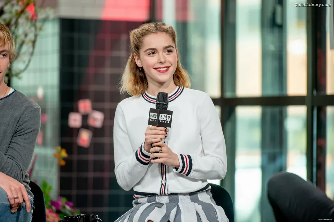 Kiernan Shipka photo 9 of 2600