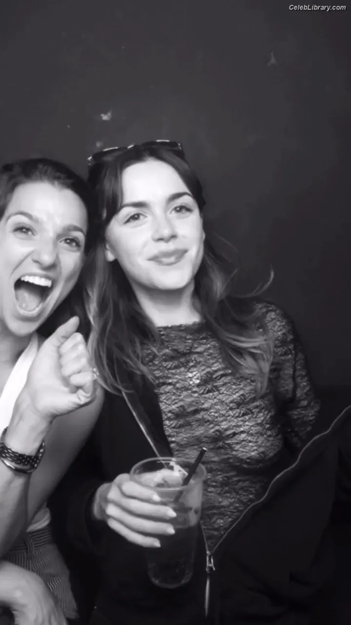 Kiernan Shipka photo 15 of 2600