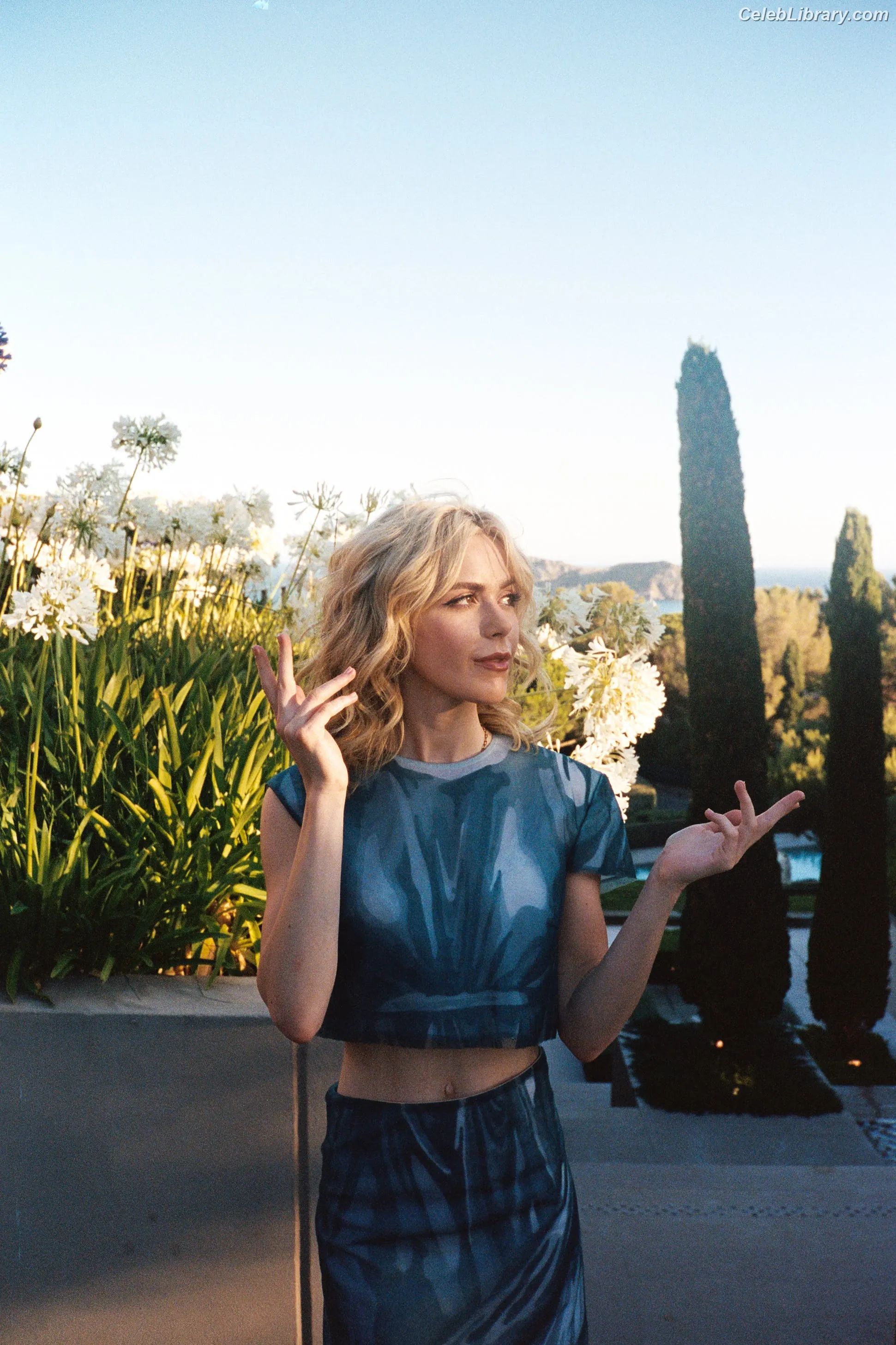 Kiernan Shipka photo 7 of 2600