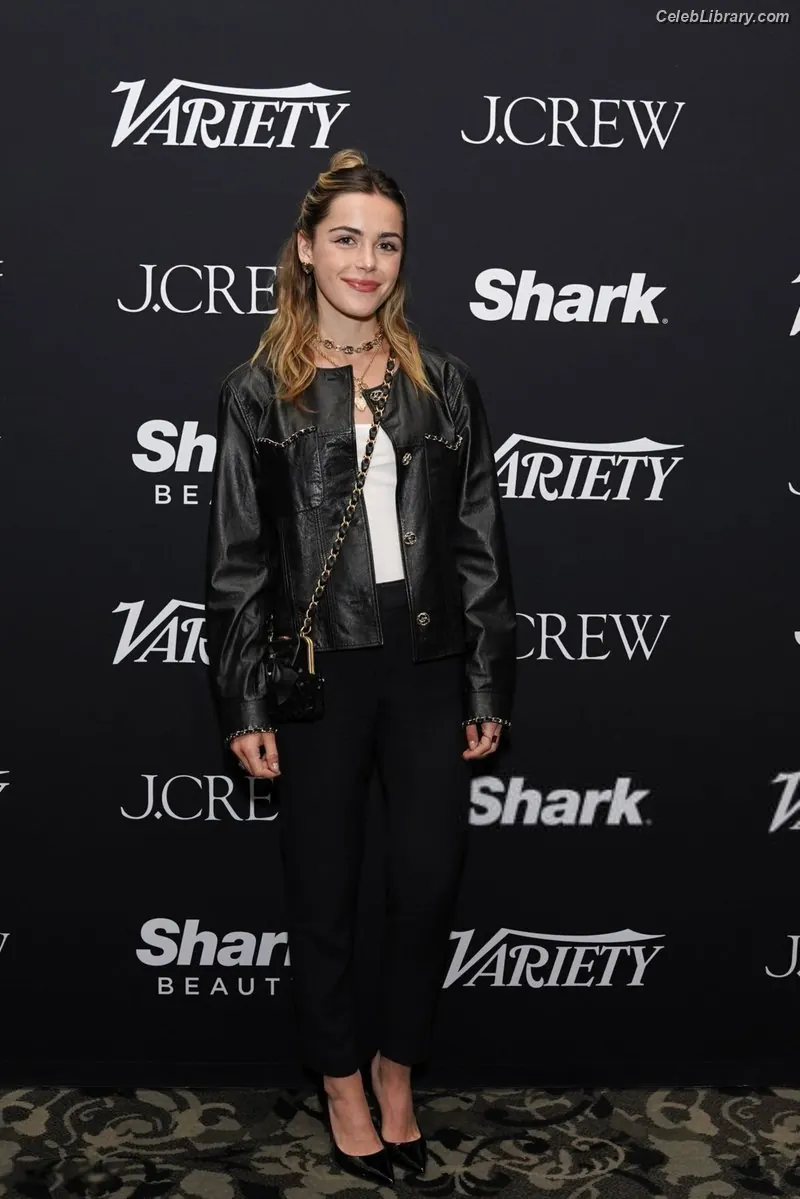 Kiernan Shipka photo 20 of 2600