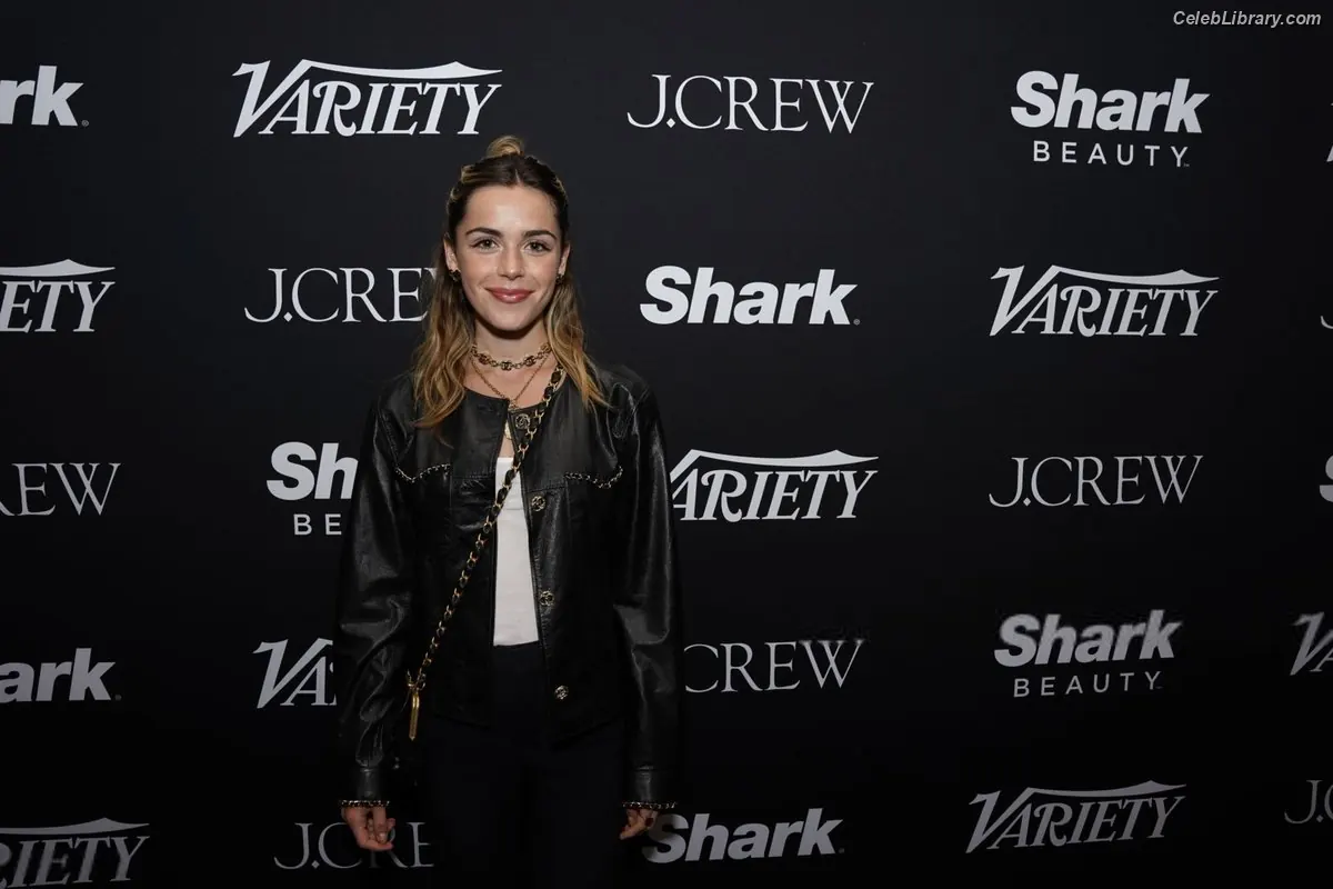 Kiernan Shipka photo 22 of 2600