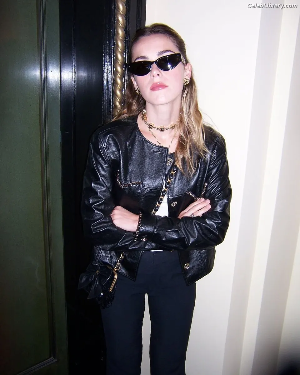 Kiernan Shipka photo 23 of 2600