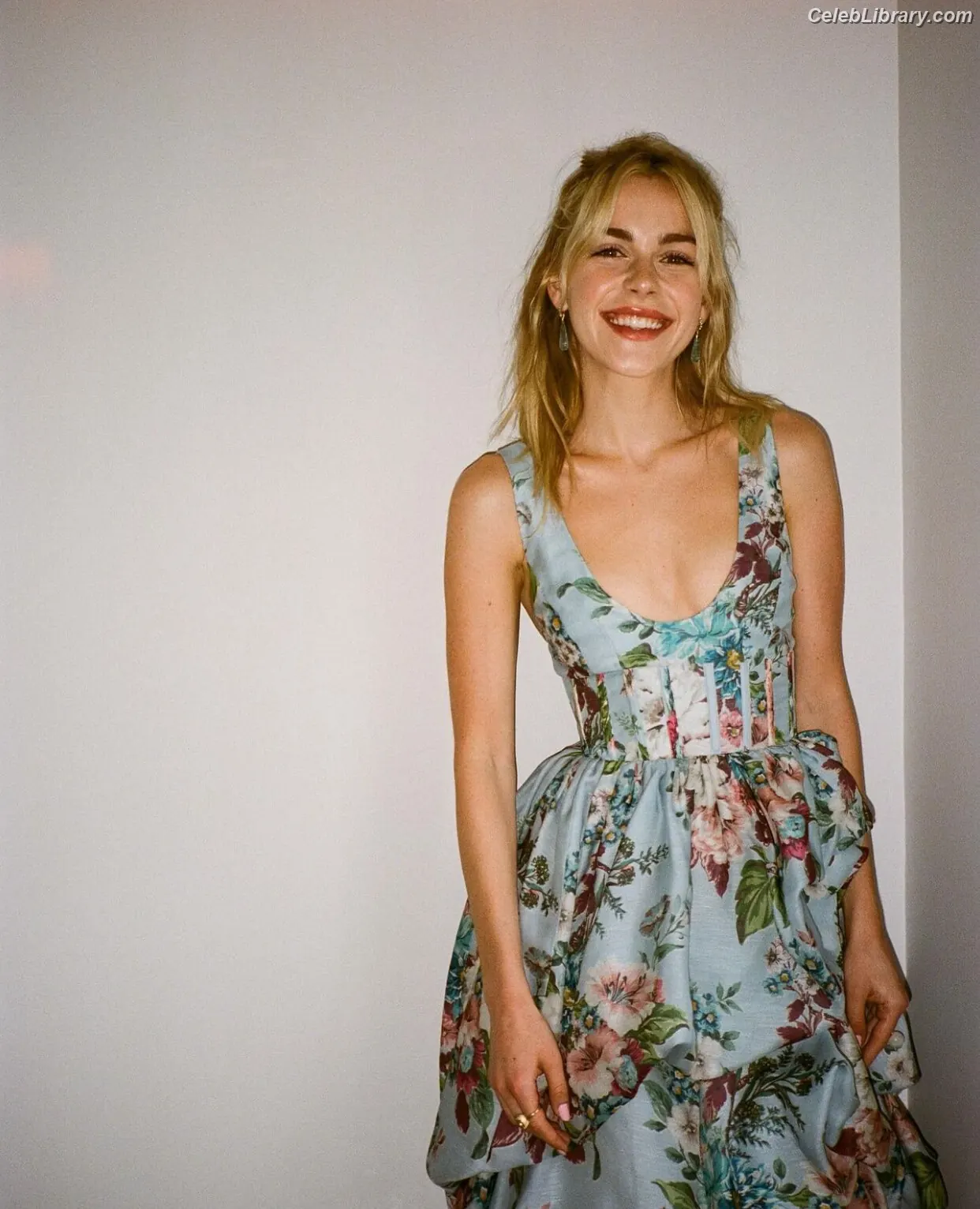 Kiernan Shipka photo 2 of 2600