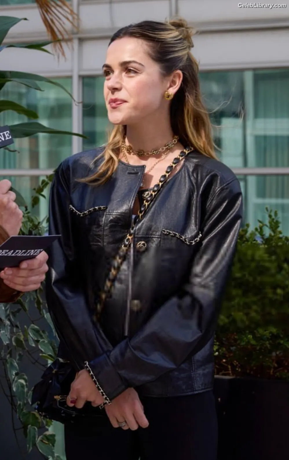 Kiernan Shipka photo 2 of 2600