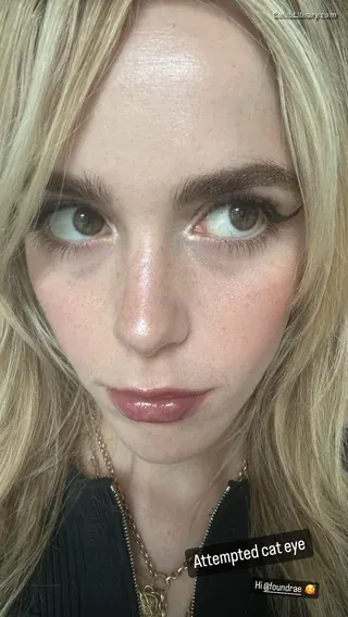 Kiernan Shipka photo 17 of 2600