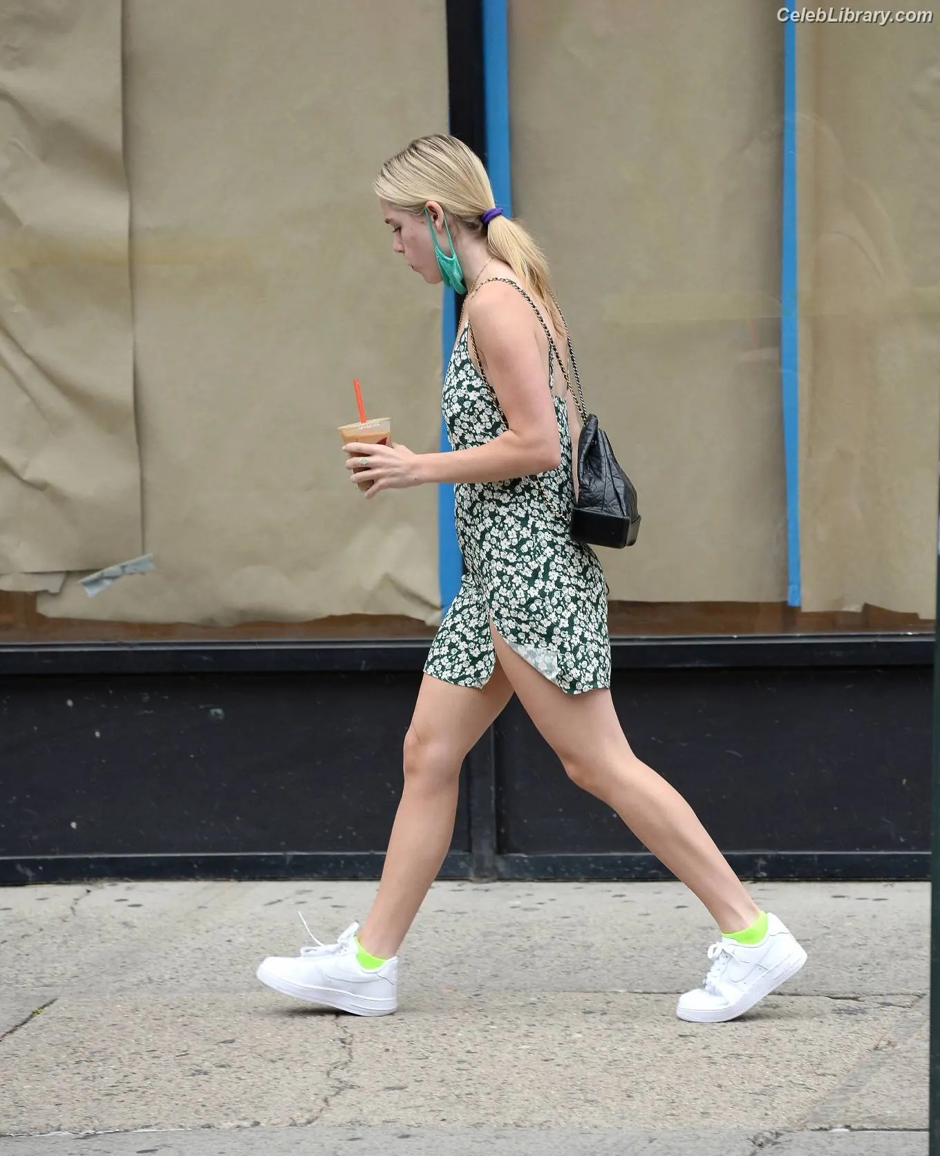 Kiernan Shipka photo 2 of 2600