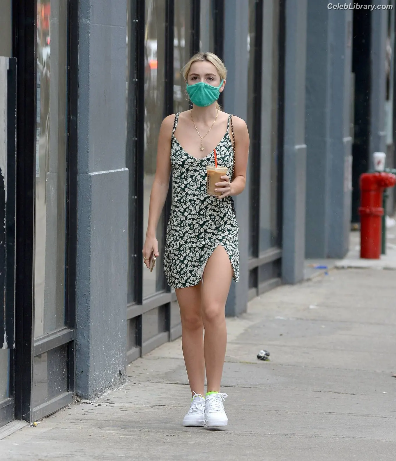 Kiernan Shipka photo 8 of 2600