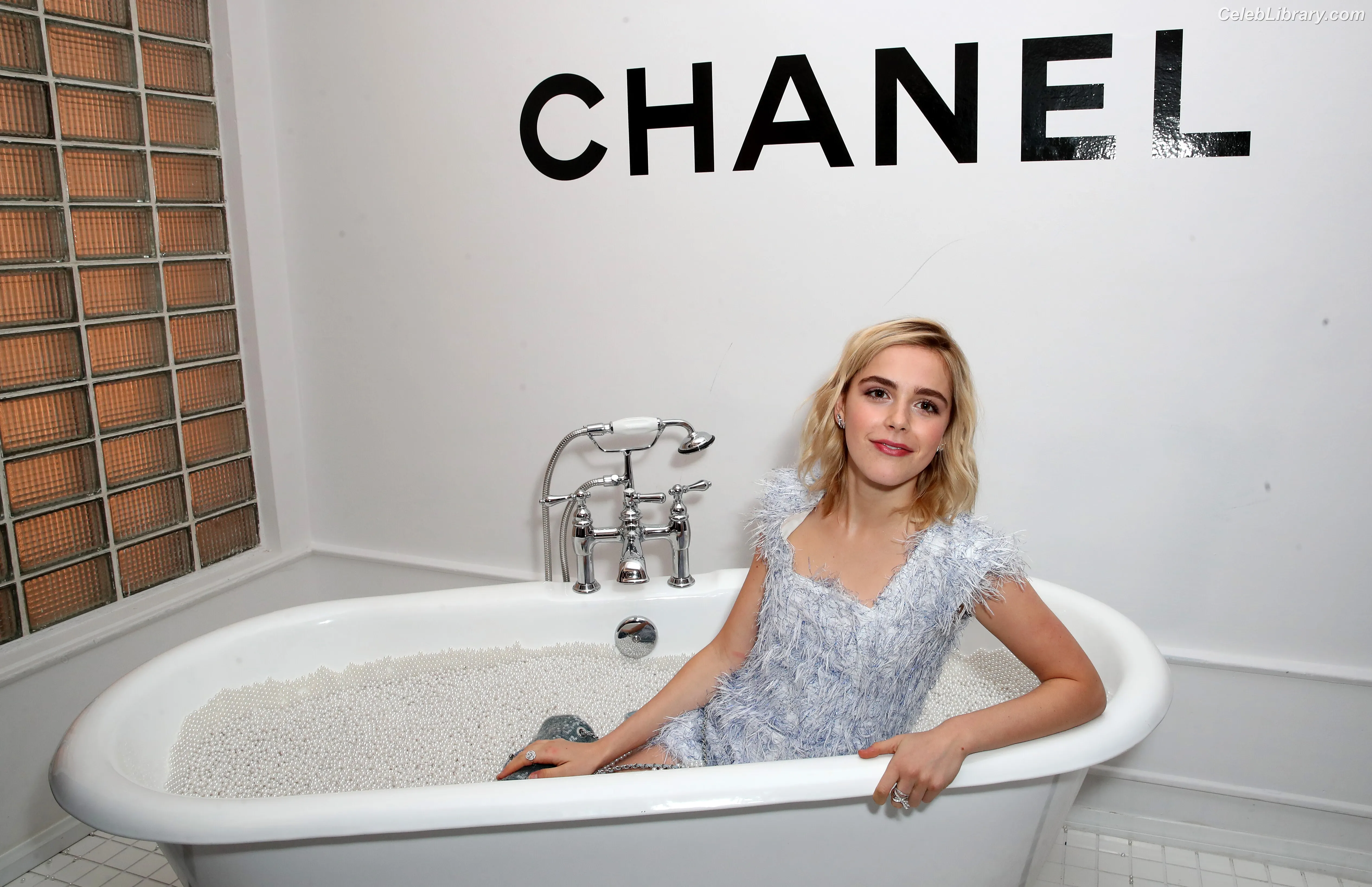 Kiernan Shipka photo 4 of 2600