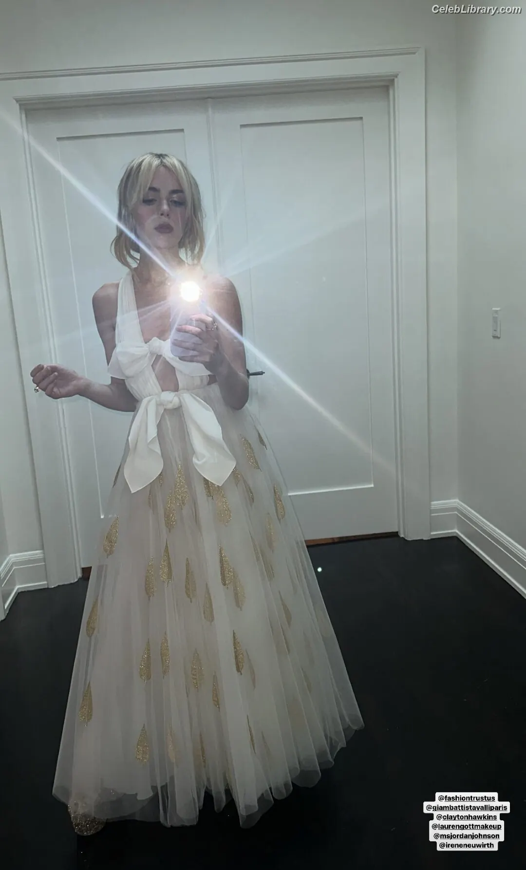 Kiernan Shipka photo 1 of 2600