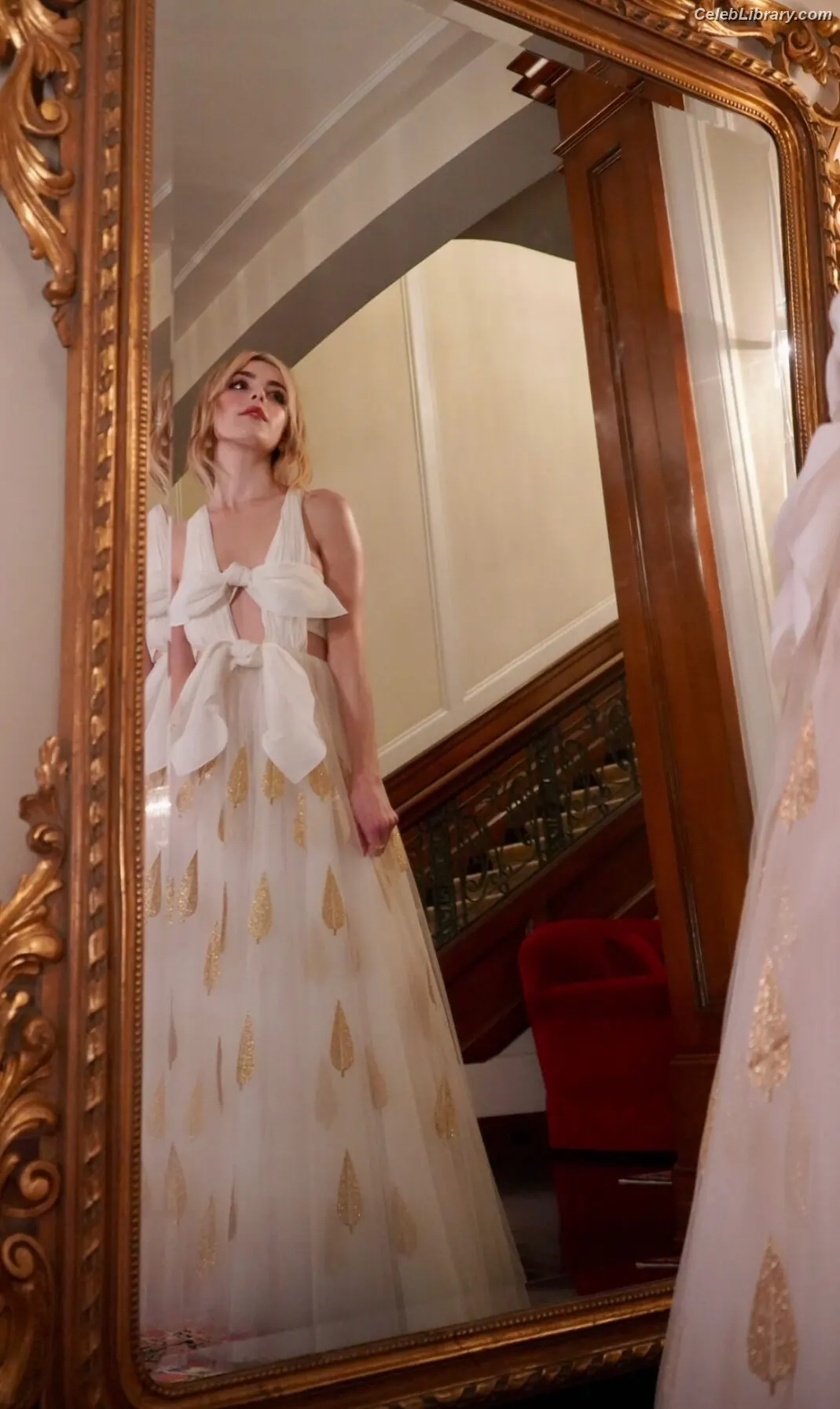 Kiernan Shipka photo 3 of 2600
