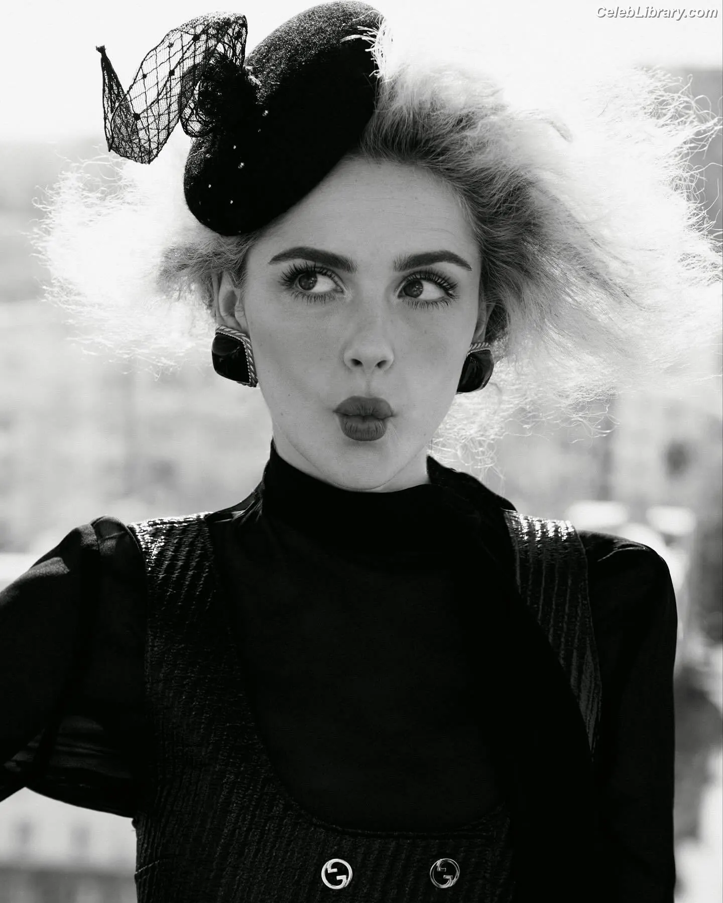 Kiernan Shipka photo 23 of 2600