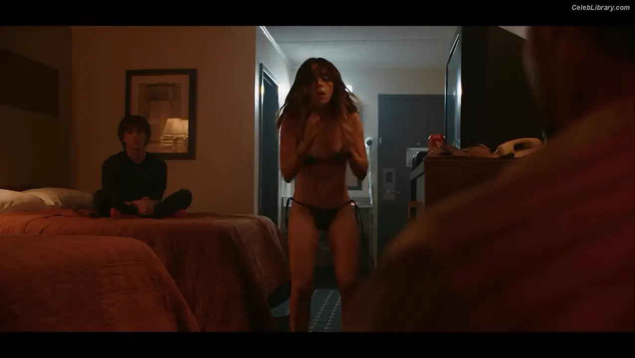 Kiernan Shipka photo 1 of 2600