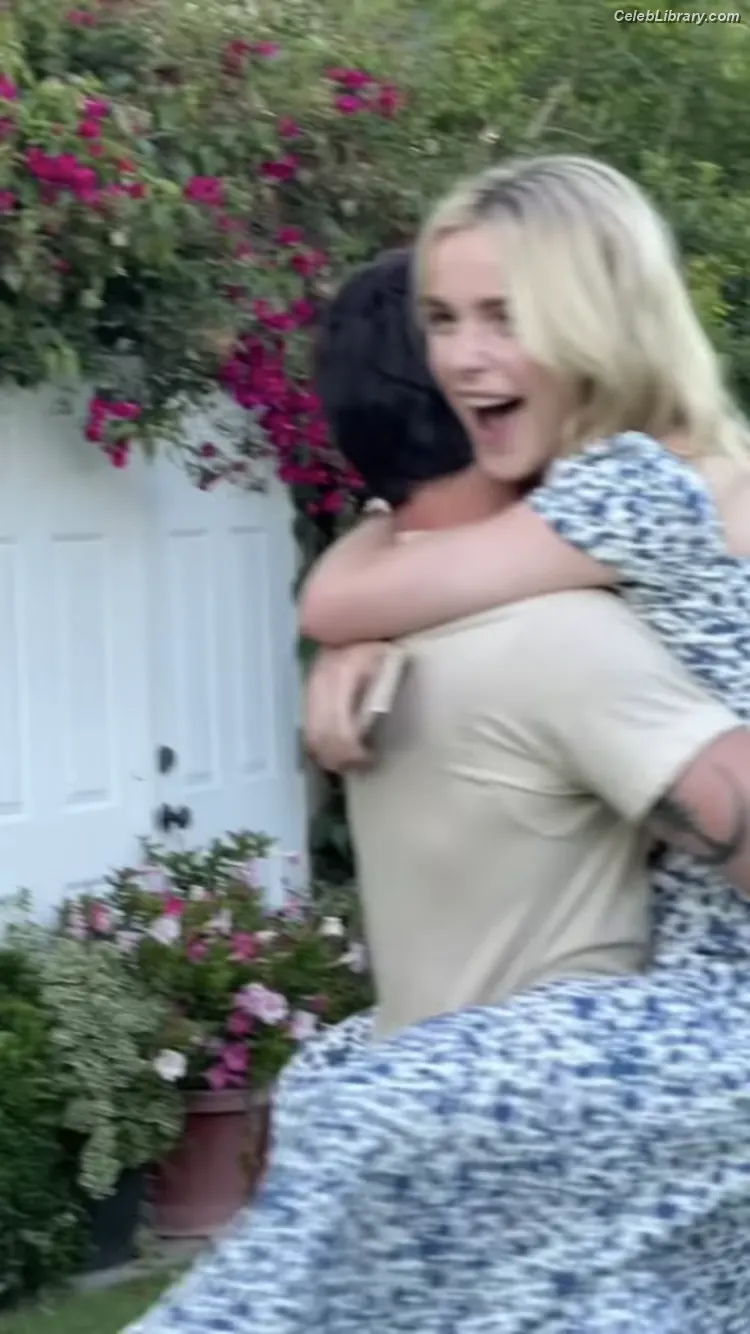 Kiernan Shipka photo 10 of 2600