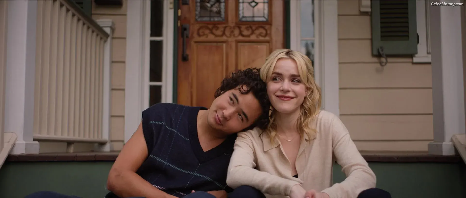 Kiernan Shipka photo 1 of 2600