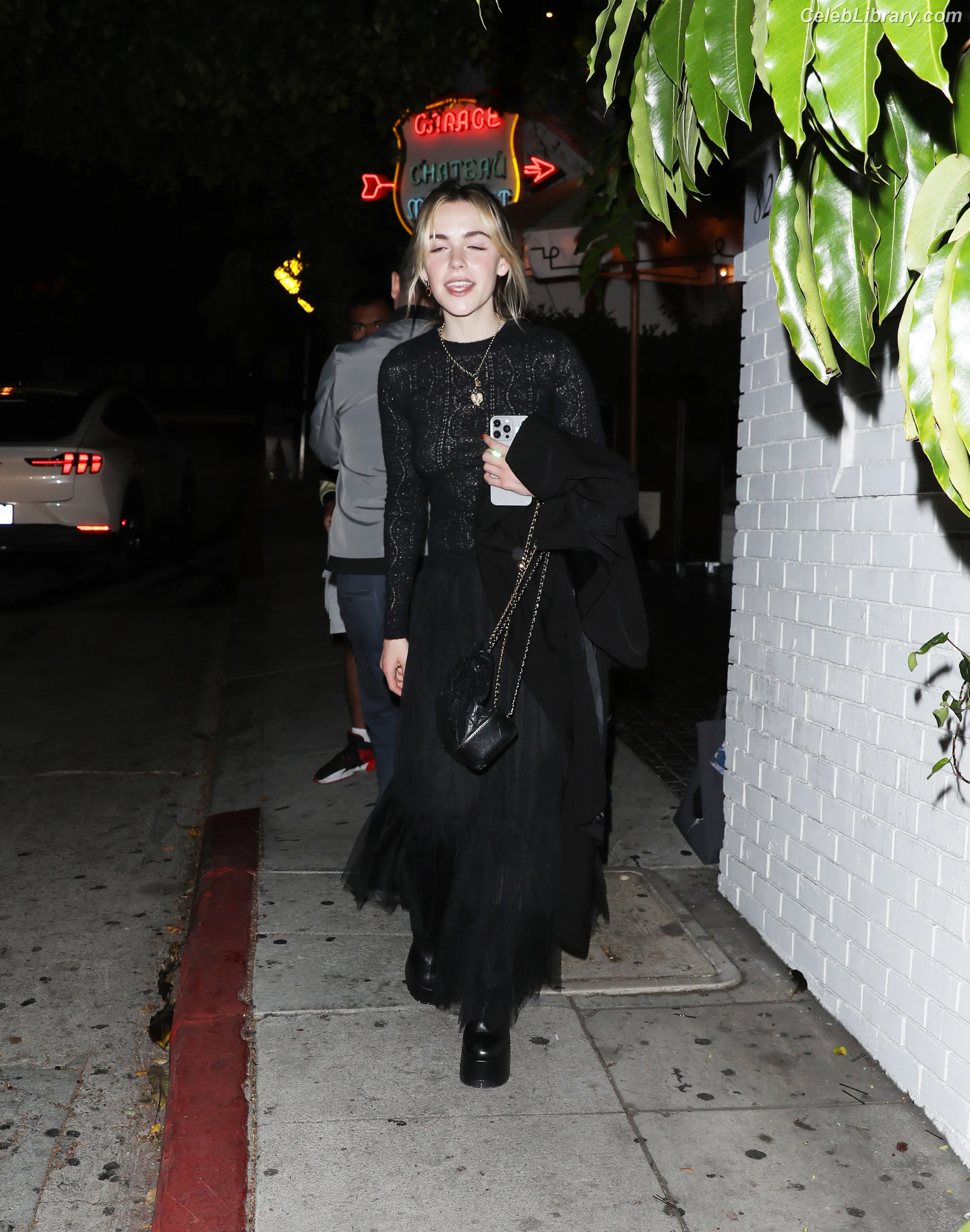 Kiernan Shipka photo 8 of 2600