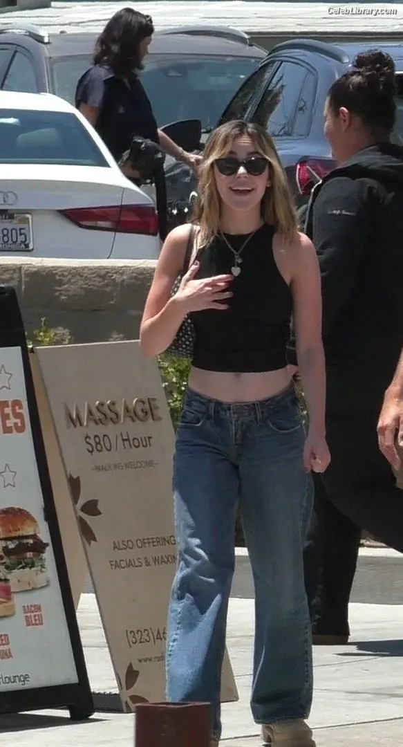 Kiernan Shipka photo 18 of 2600