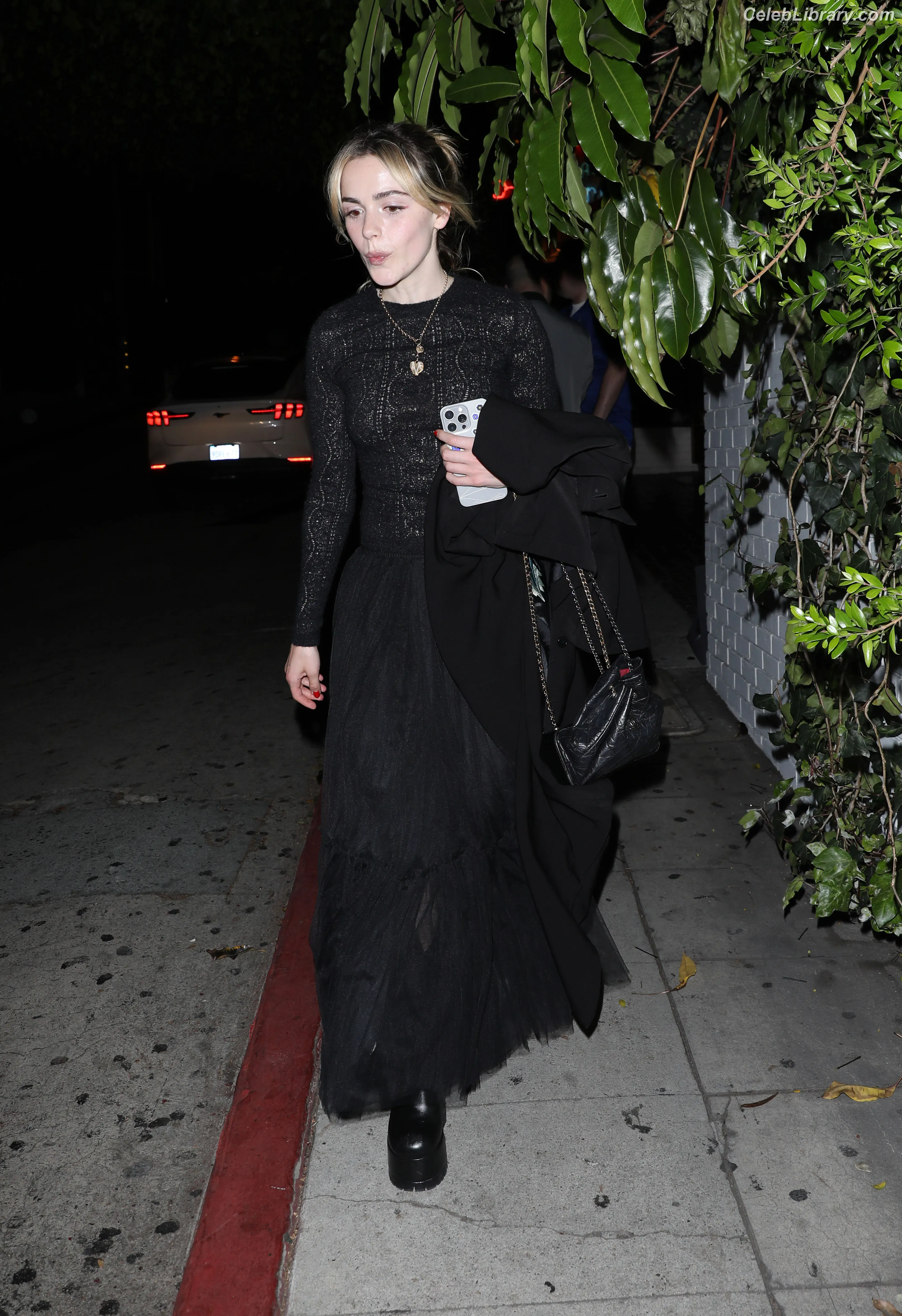 Kiernan Shipka photo 1 of 2600