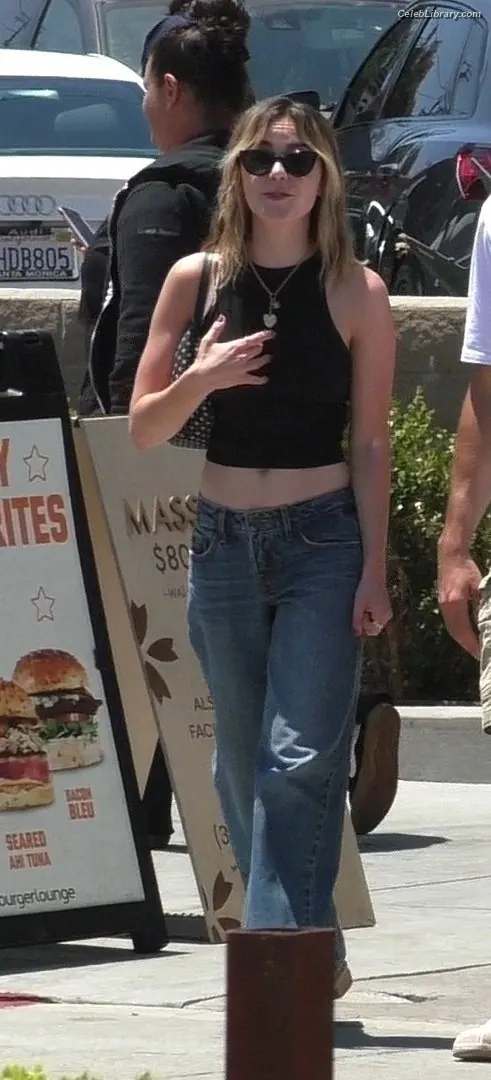 Kiernan Shipka photo 3 of 2600