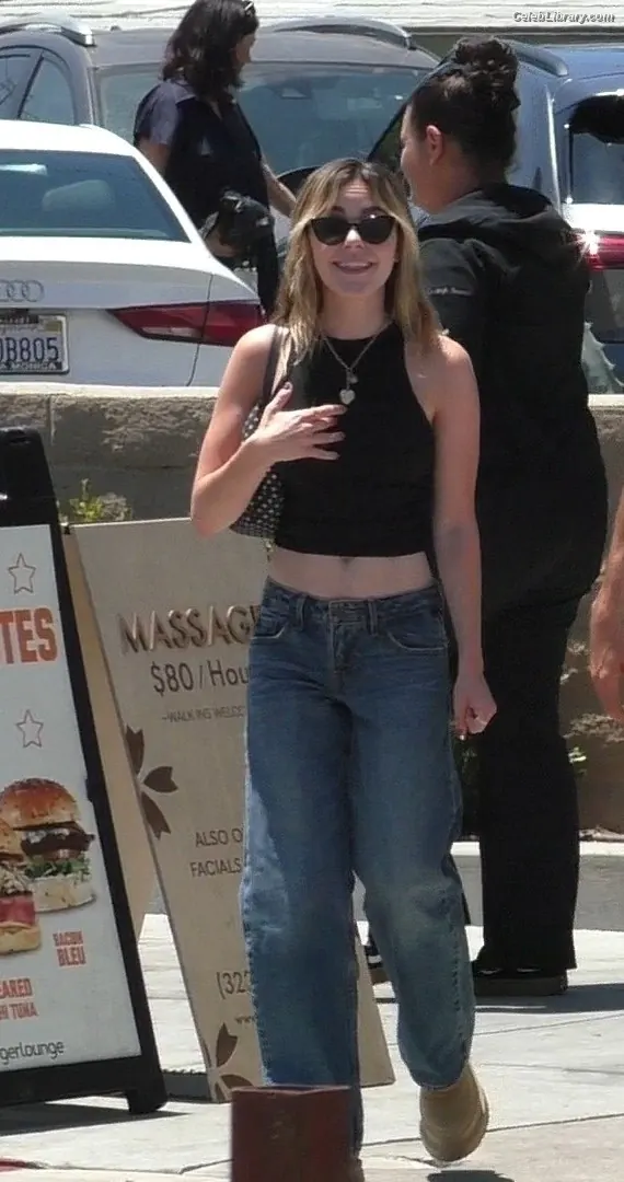 Kiernan Shipka photo 13 of 2600