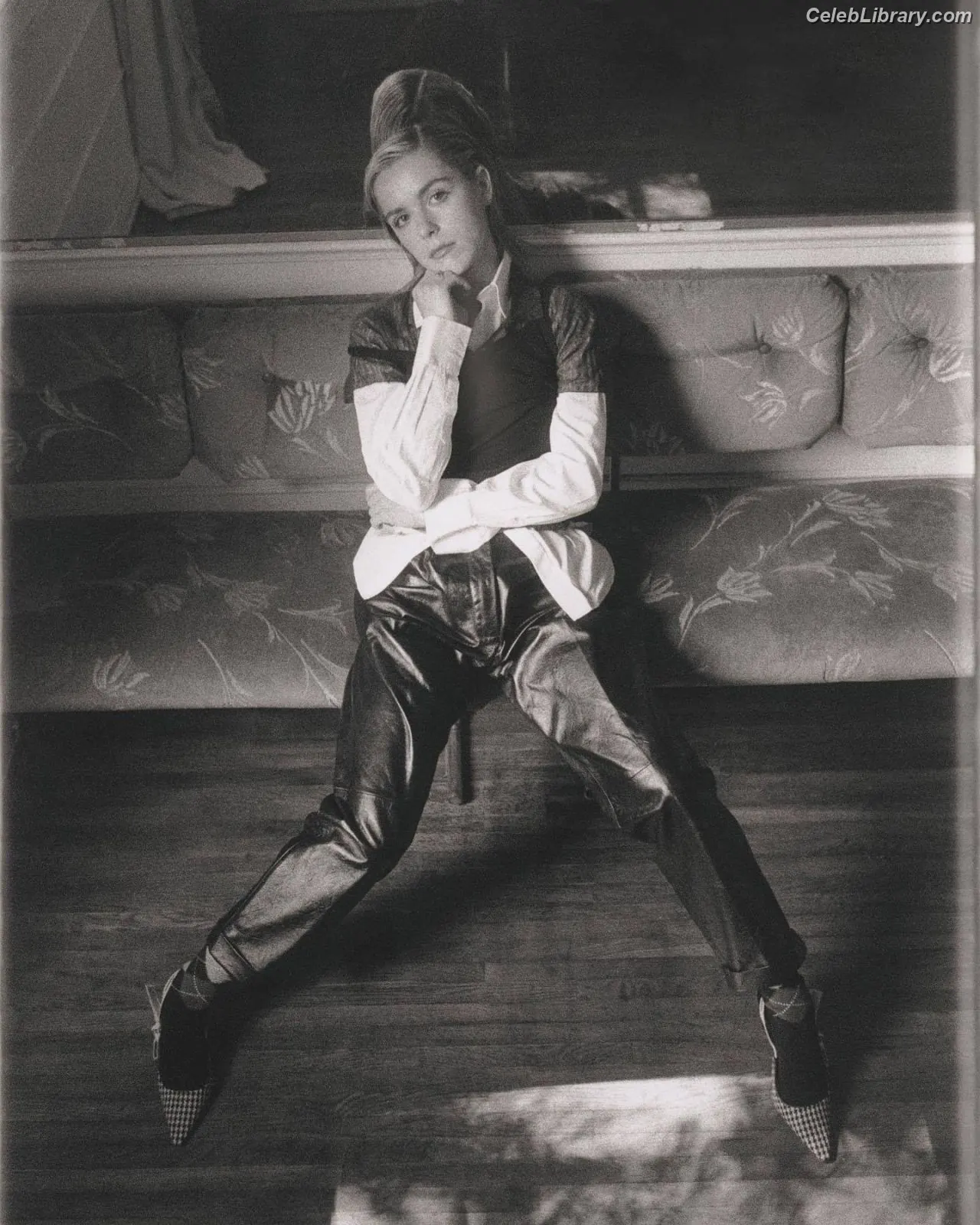 Kiernan Shipka photo 10 of 2600