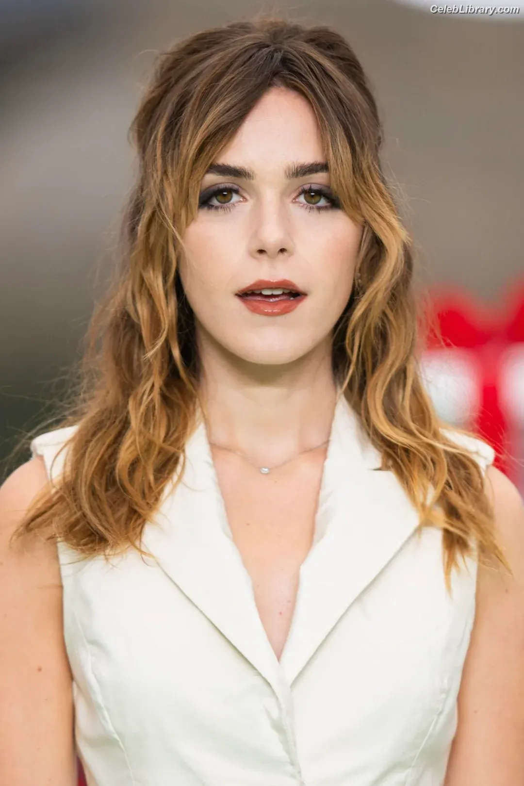 Kiernan Shipka photo 9 of 2600