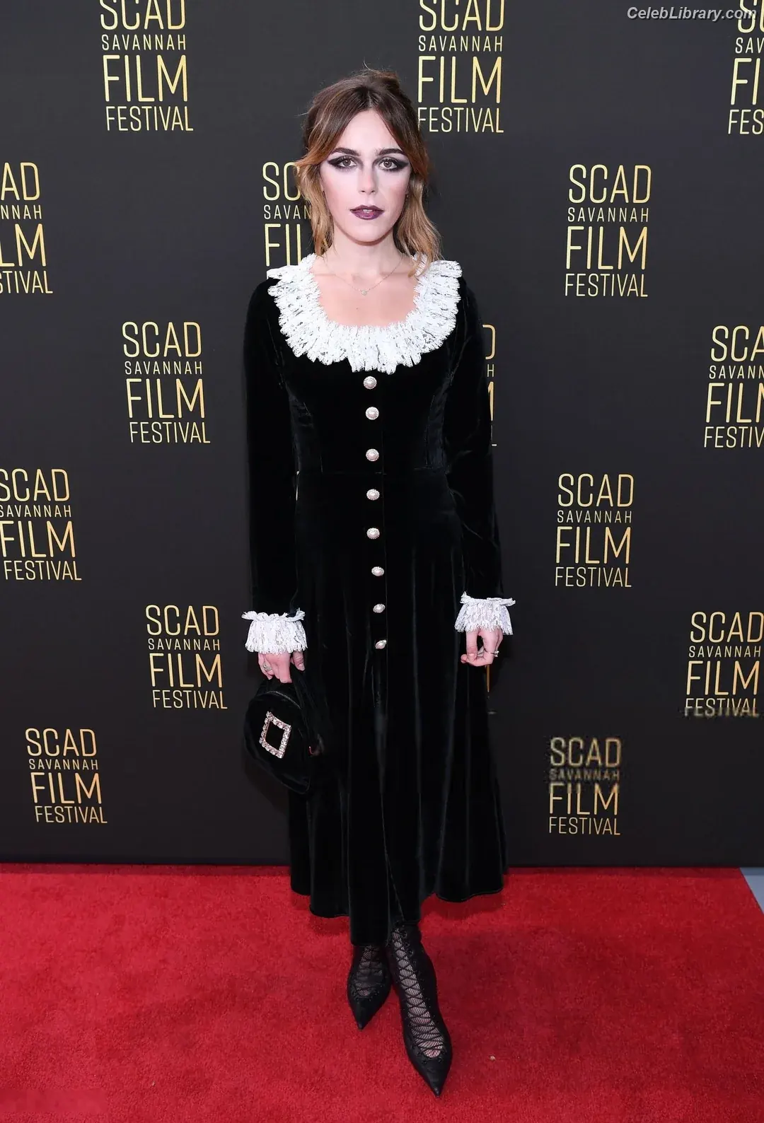 Kiernan Shipka photo 21 of 2600
