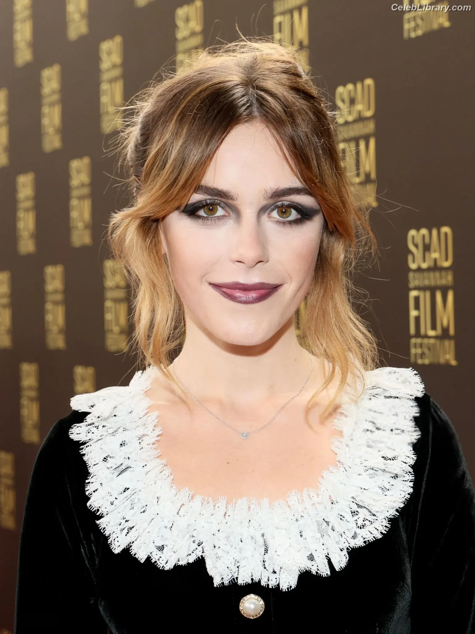 Kiernan Shipka photo 2 of 2600