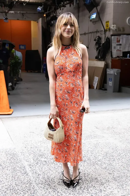 Kiernan Shipka photo 2 of 2601