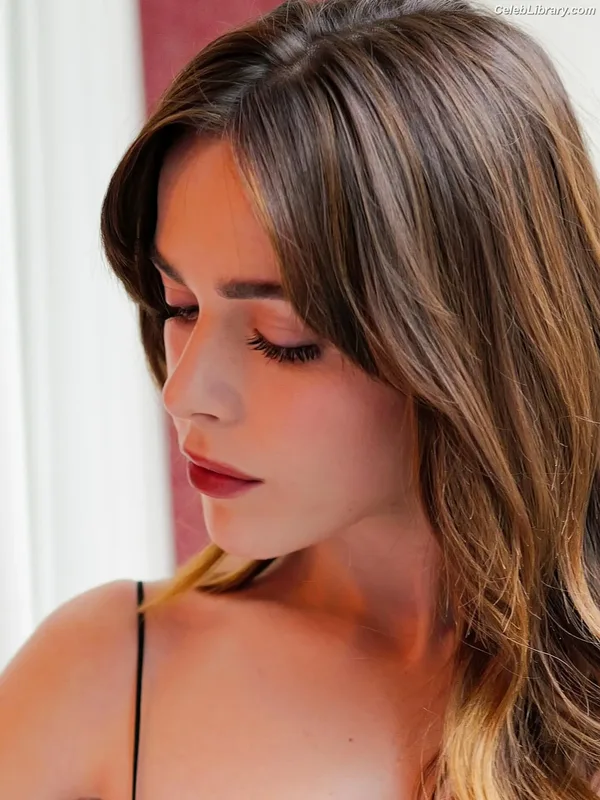 Kiernan Shipka photo 17 of 2601