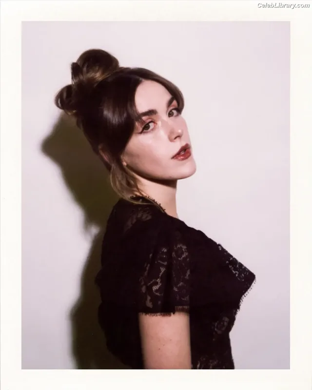Kiernan Shipka photo 20 of 2601
