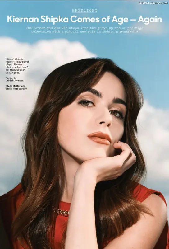 Kiernan Shipka photo 1 of 2601