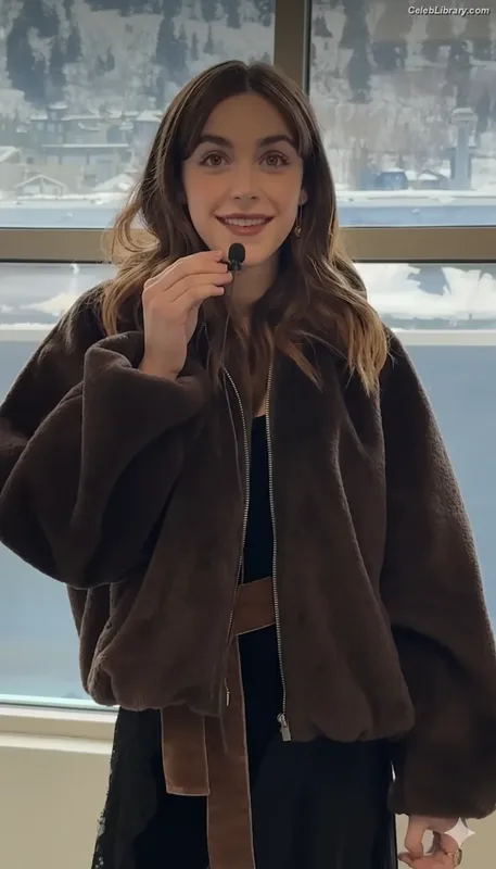 Kiernan Shipka photo 14 of 2601