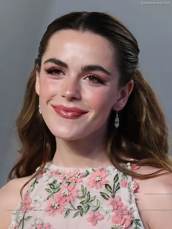 Kiernan Shipka photo 2 of 2601