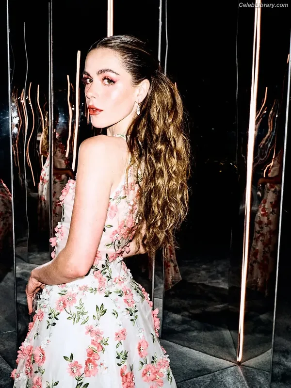 Kiernan Shipka photo 10 of 2601