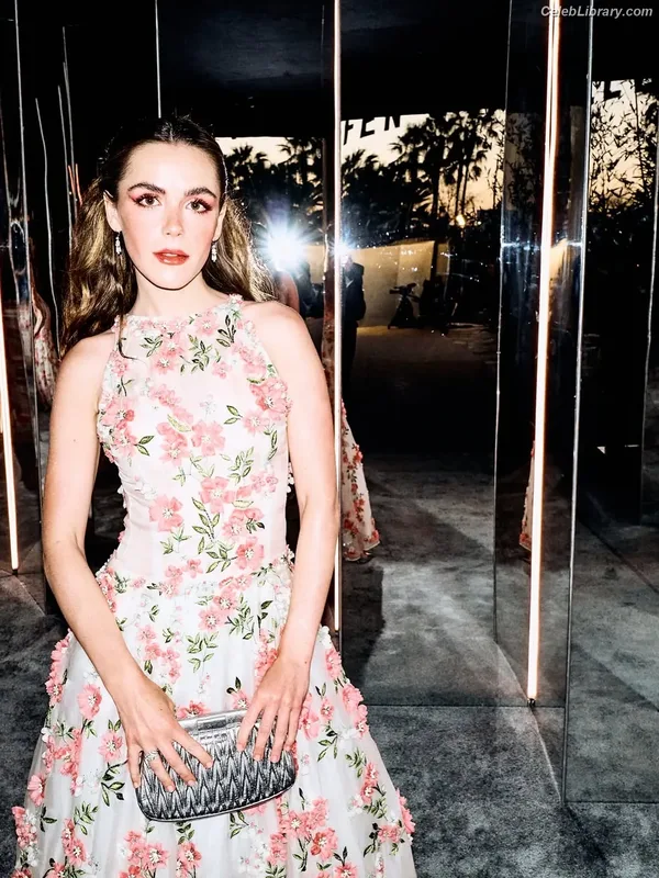 Kiernan Shipka photo 11 of 2601